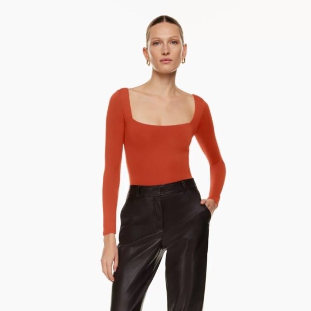 Aritzia Babaton Bodysuit in burnt red color